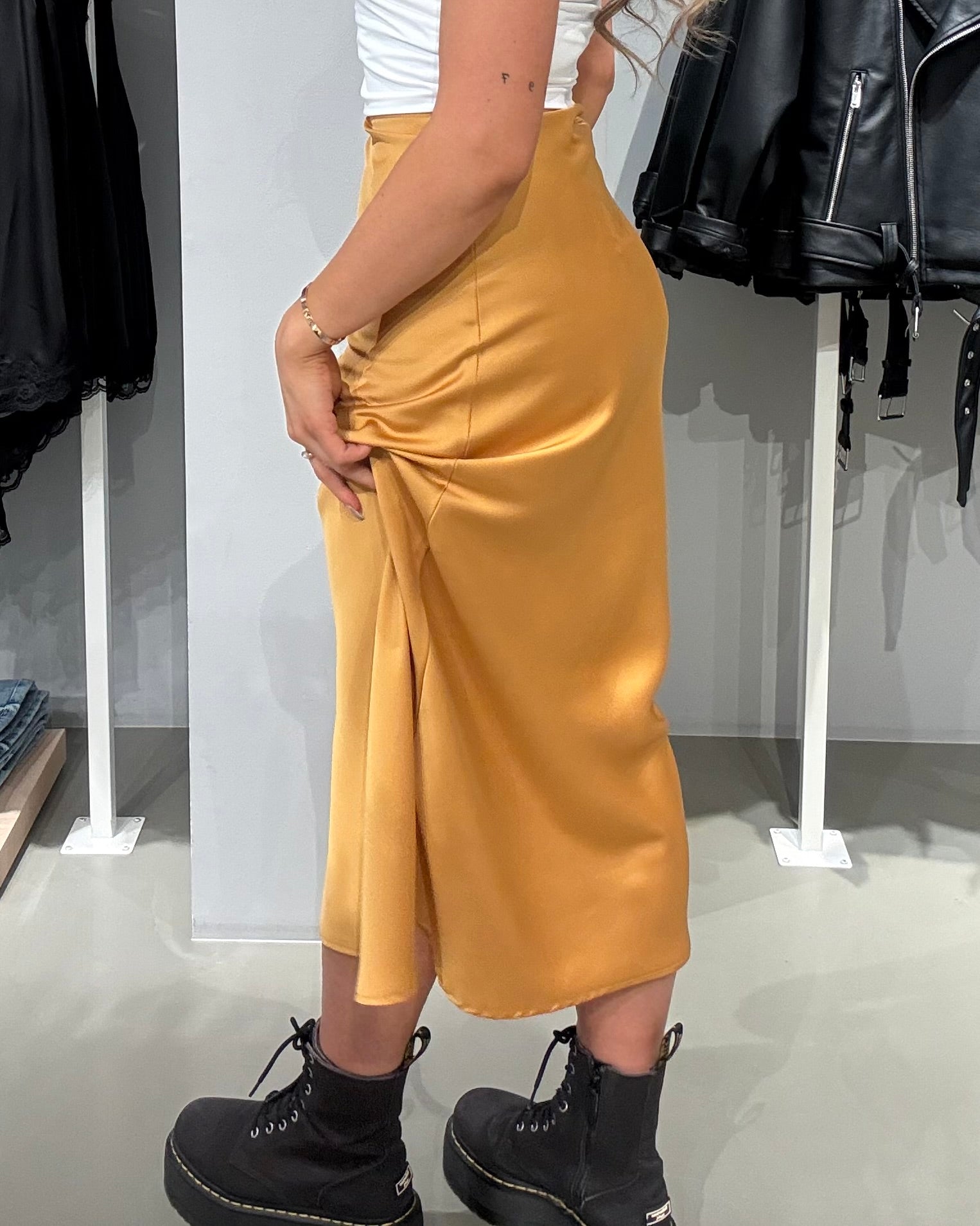 VIELLETTE Midi Skirt - Amber Gold
